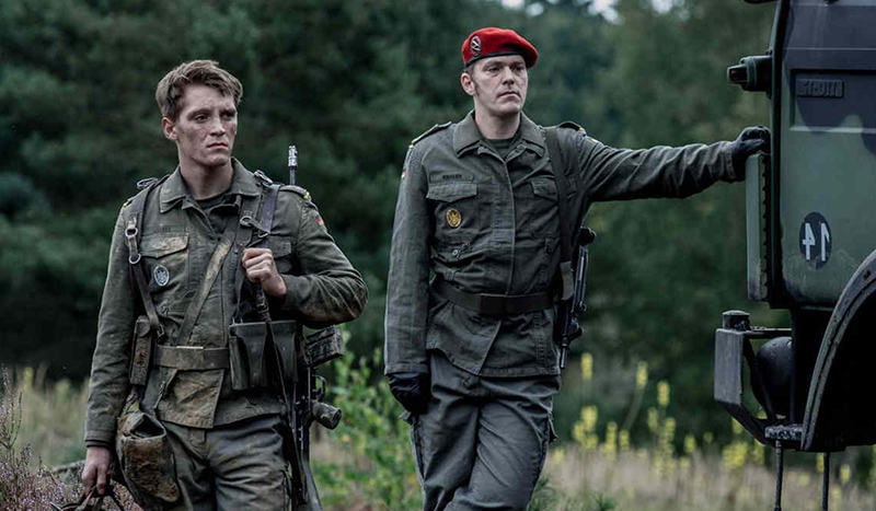 Кадр из сериала Deutschland 89