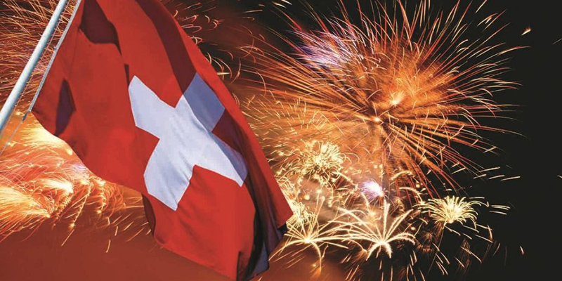 Флаг Швейцарии и фейерверки