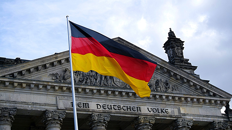 Рейхстаг, немецкий флаг
