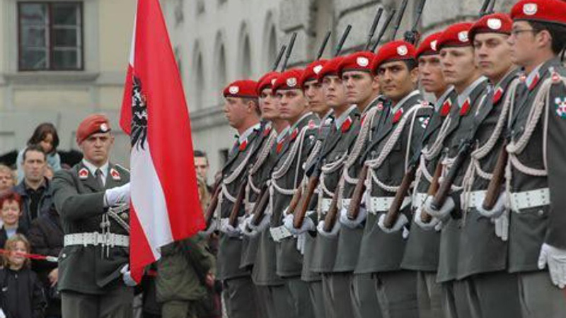Австрийские солдаты, парад